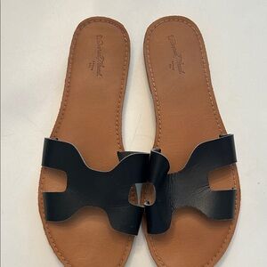 Universal Thread Black Cutout Slide Sandals